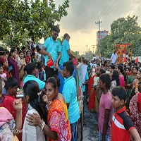চাঁপাইনবাবগঞ্জে রথযাত্রা উপলক্ষে বিনামূল্যে লেবু জল বিতরণ