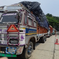 দূর্গাপুজায় টানা ৬দিন বন্ধের পর কর্মচঞ্চল সোনামসজিদ স্থলবন্দর