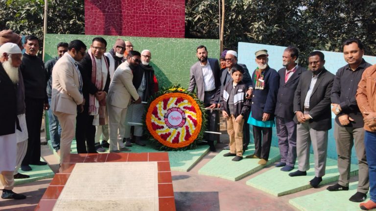 চাঁপাইনবাবগঞ্জে শহীদ বুদ্ধিজীবী দিবস পালন : জাহাঙ্গীরের সমাধিতে শ্রদ্ধাঞ্জলি