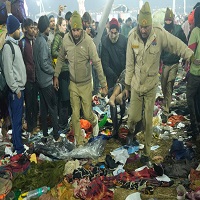 ভারতে কুম্ভ মেলায় পদপিষ্ট হয়ে নিহত ১৫