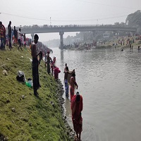 চাঁপাইনবাবঞ্জে সনাতন ধর্মাবলম্বীদের পবিত্র গঙ্গা স্নান অনুষ্ঠিত