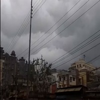 বিভিন্ন এলাকায় বৃষ্টির সম্ভাবনা, কমবে তাপমাত্রা