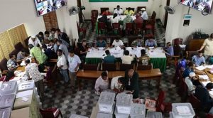 জাকসু নির্বাচন: জরুরি বৈঠক শেষে আবার ভোট গণনা শুরু