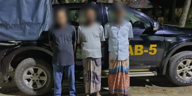 রাজশাহীতে ফেন্সিডিলসহ মাদকচক্রের ৩ সদস্য গ্রেফতার