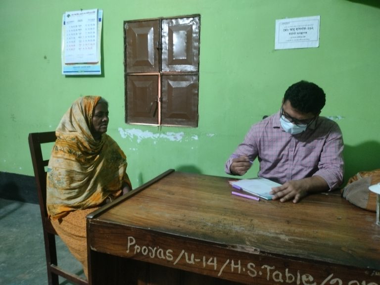 ভোলাহাটে প্রয়াসের ফ্রি চিকিৎসা সেবা প্রদান