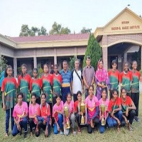 আন্ত:স্কুল ফুটবল প্রতিযোগিতায় বিভাগীয় চাম্পিয়ন নারী ফুটবল দলকে সংবর্ধনা