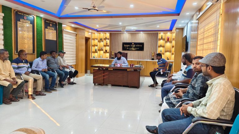 ভোলাহাটে সাংবাদিকদের সাথে ভারপ্রাপ্ত ইউএনও’র মতবিনিময়