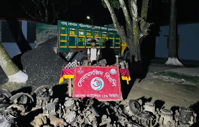 রাজস্ব ফাঁকি দিয়ে আনা ৩২০ পিস ভারতীয় ট্রাকের যন্ত্রাংশসহ আটক ১