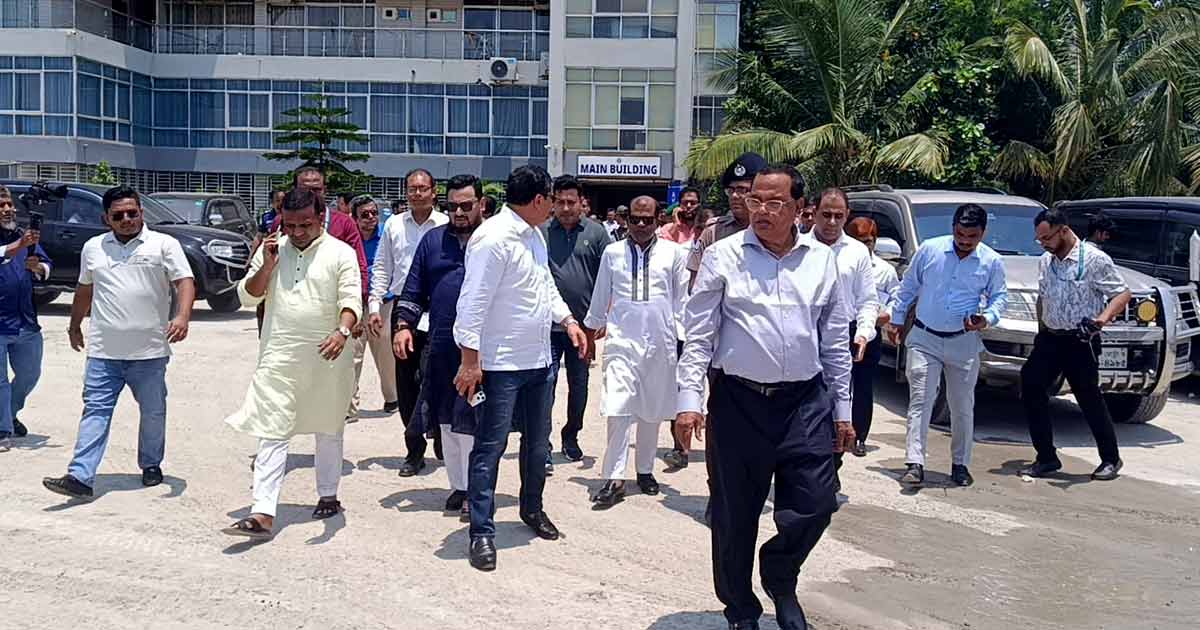 কর্ণফুলী ড্রাই ডক ঘুরে দেখলেন তিন প্রতিমন্ত্রী