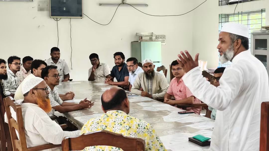 গোমস্তাপুর বিভিন্ন শিক্ষা প্রতিষ্ঠান পরিদর্শন করলেন এমপি মিজানুর রহমান