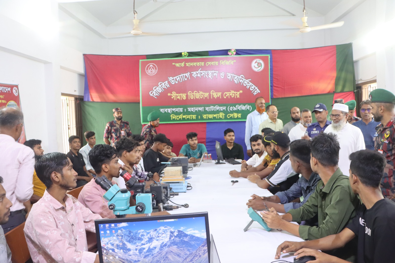 শিবগঞ্জে বিজিবির উদ্যোগে মোবাইল সার্ভিসিং প্রশিক্ষণ কার্যক্রমের উদ্বোধন