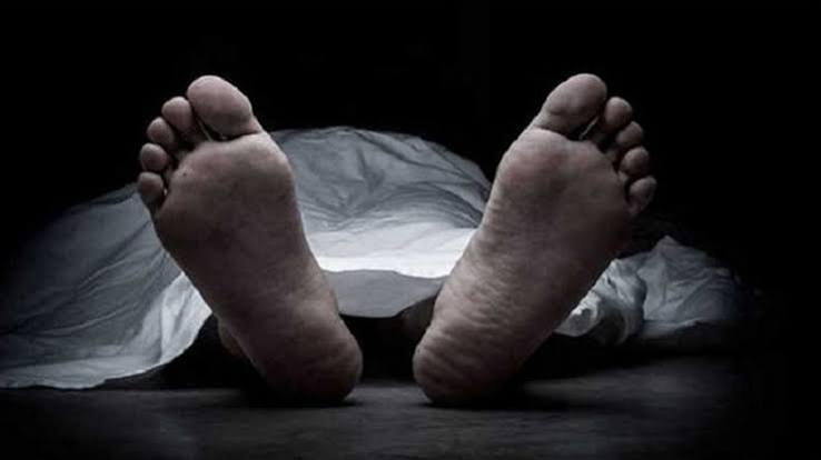 গোমস্তাপুরে কিশোরির ঝুলন্ত মরদেহ উদ্ধার
