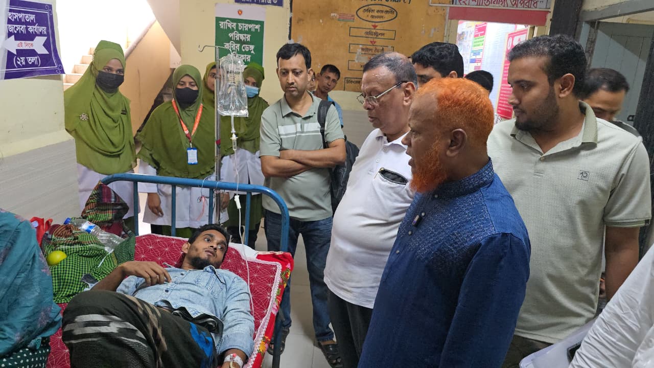 চাঁপাইনবাবগঞ্জে ডেঙ্গু ইউনিট পরিদর্শন বুলবুল এমপির