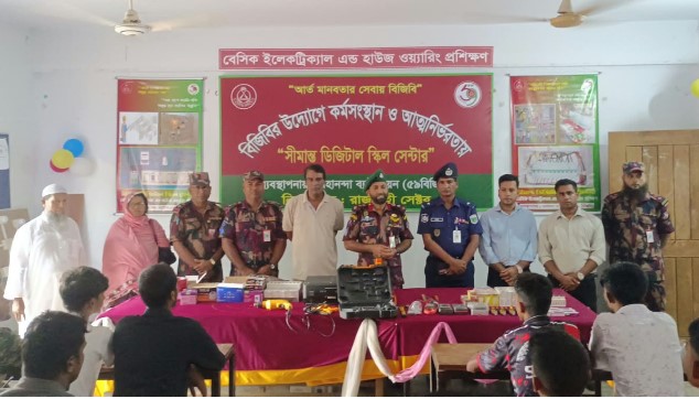 ভোলাহাট সীমান্তে বিজিবির উদ্যোগে বেকার যুবকদের ইলেকট্রিক্যাল ও হাউজ ওয়্যারিং প্রশিক্ষণ শুরু