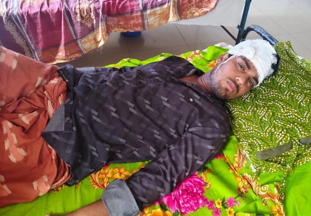 নাচোলে গম্ভীরা শিল্পীর ছেলেকে মারধরের অভিযোগ