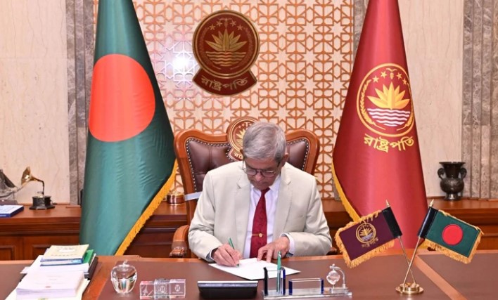 বঙ্গভবনে নবনির্বাচিত রাষ্ট্রপতির দাপ্তরিক কার্যক্রম শুরু