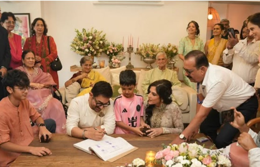 ২৫ বছরের পরিচয় দুই বছরের প্রেম অবশেষে এক হলেন আমির-গৌরী