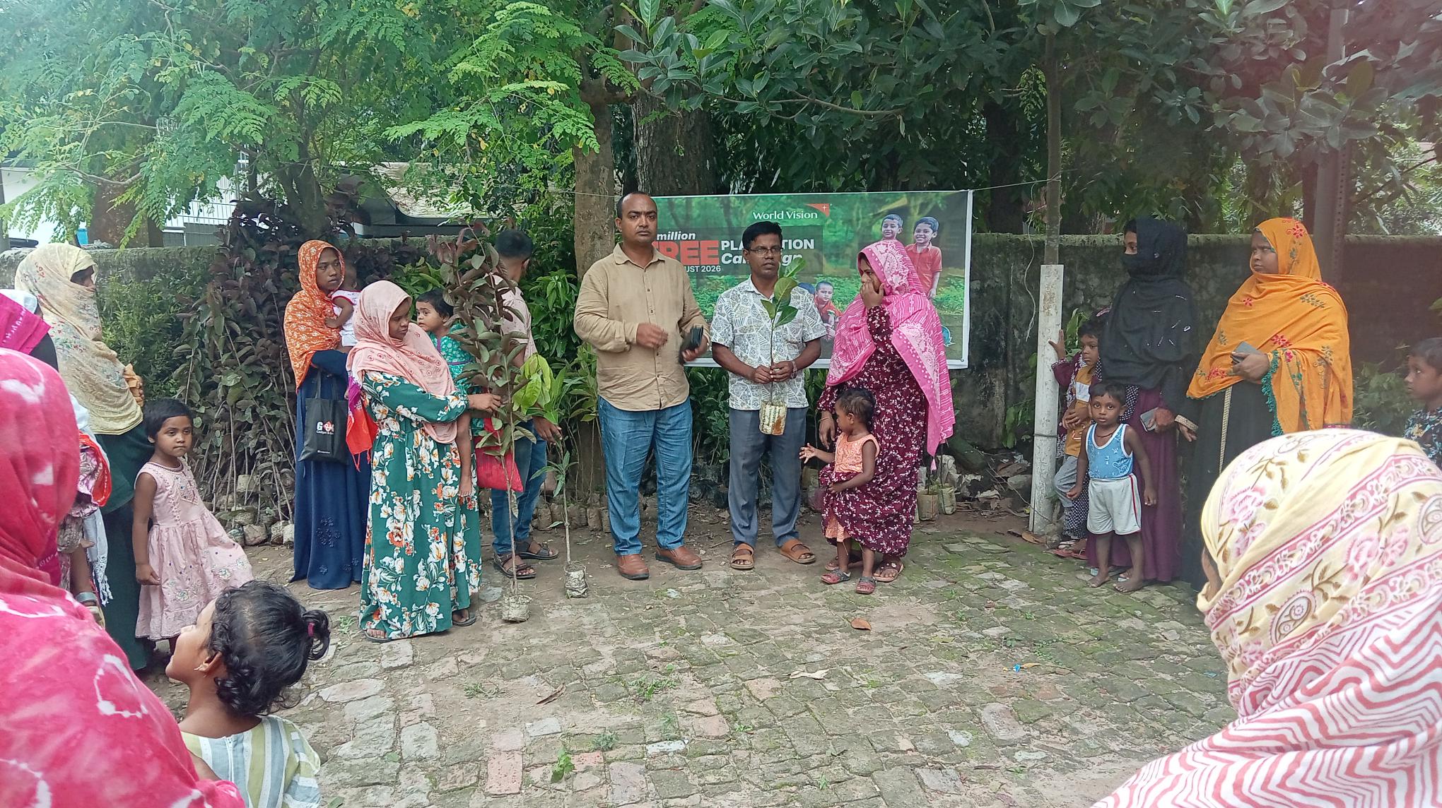 সদর উপজেলায় ওয়ার্ল্ড ভিশন বাংলাদেশ এর উদ্যোগে গাছের চারা বিতরণ