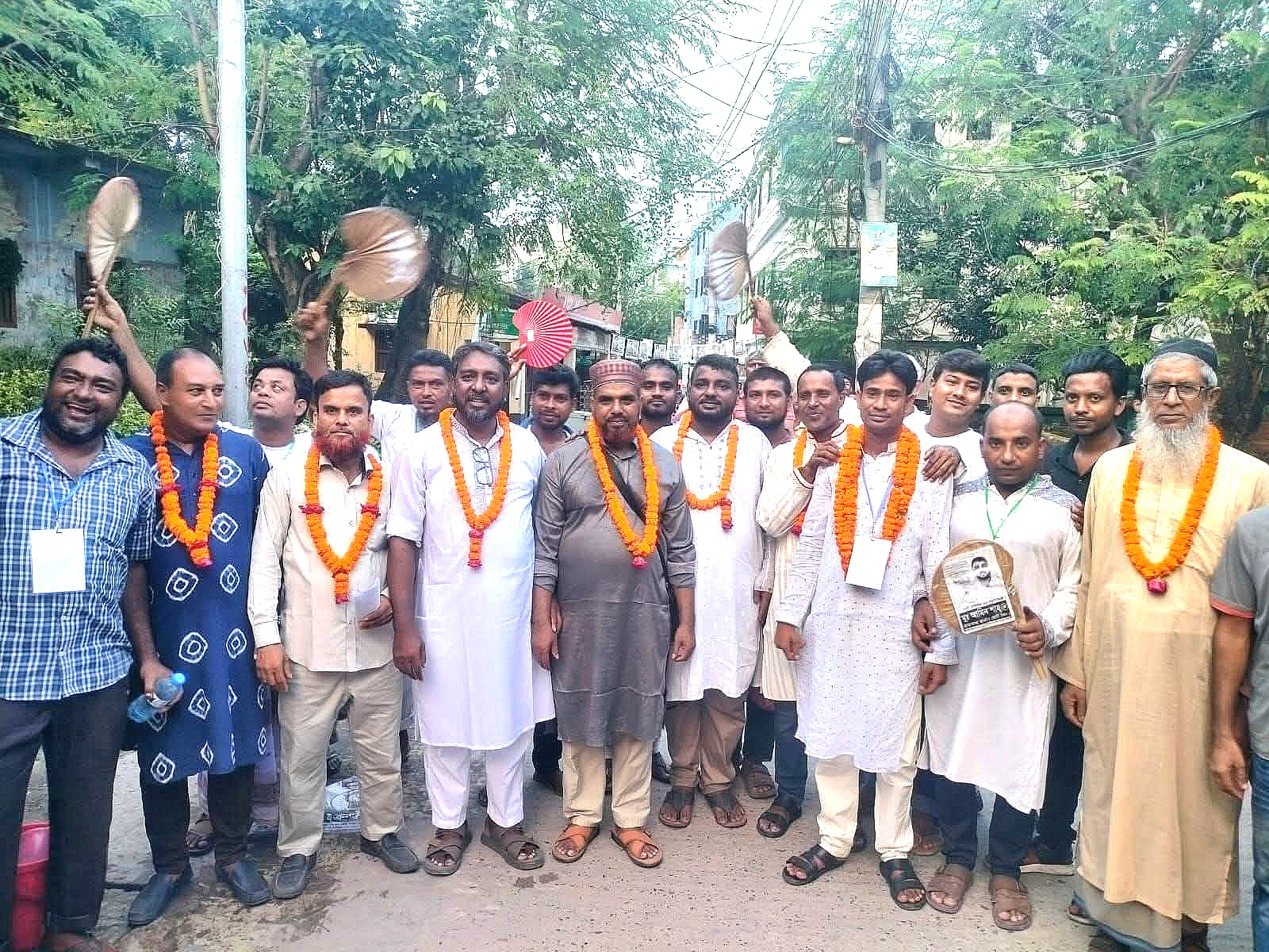 রহনপুর স্টেশন বাজার সমিতির নির্বাচনে মজিবুর সভাপতি, আব্বাস সম্পাদক