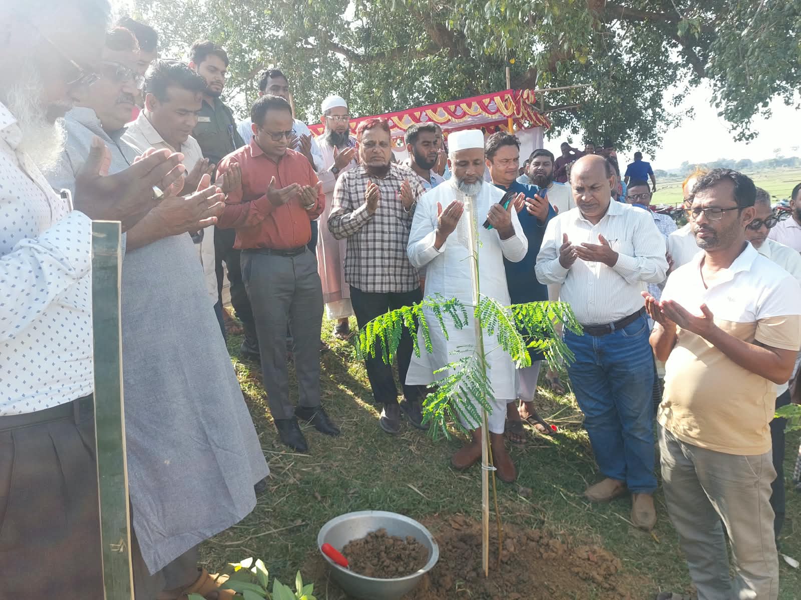 গোমস্তাপুরে বিএমডিএ’র ৫ হাজার চারা রোপণ কর্মসূচির উদ্বোধন