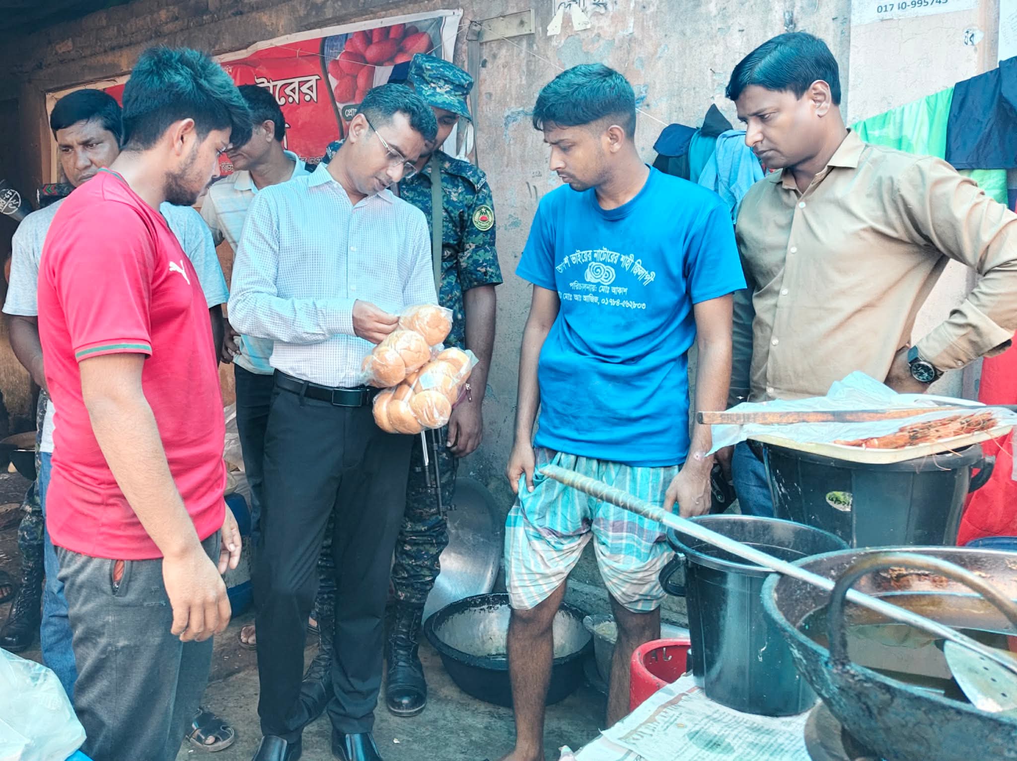 গোমস্তাপুরে ৩ প্রতিষ্ঠানকে ৭ হাজার টাকা অর্থদণ্ড