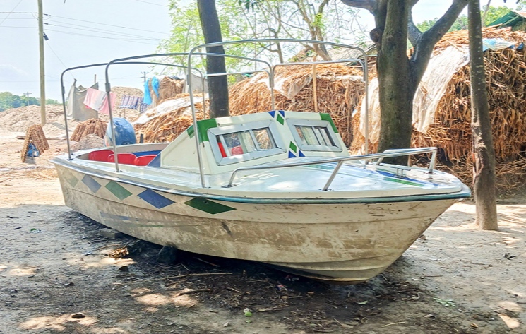 শিবগঞ্জে ৪ বছর ধরে অকেজো নৌ অ্যাম্বুলেন্স