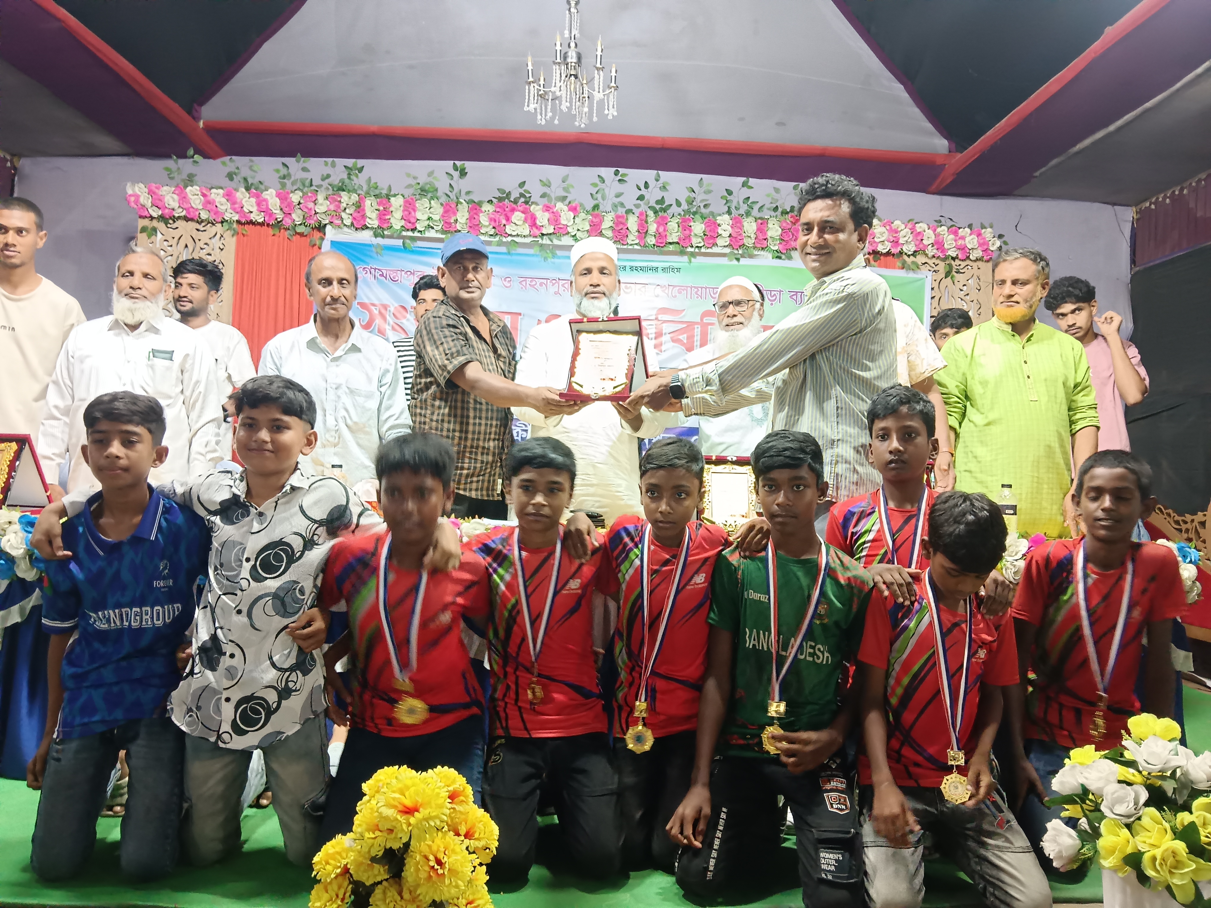 গোমস্তাপুরে কৃতি খেলোয়াড়দের সংবর্ধনা ও মতবিনিময় সভা