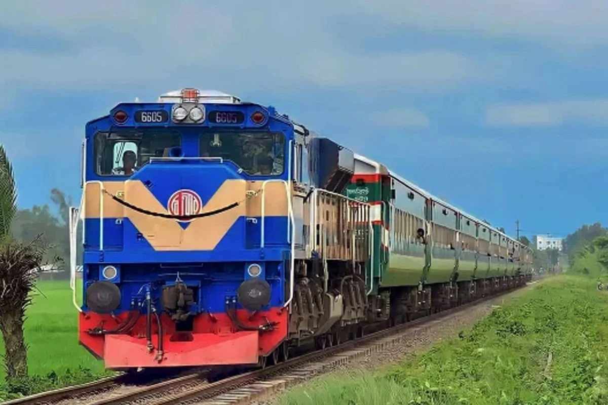 ট্রেনে ঈদ যাত্রার দ্বিতীয় দিনের টিকিট বিক্রি আজ