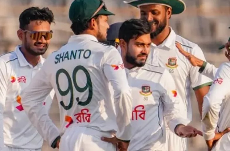 পাকিস্তানের শতরানের ওপেনিং জুটি ভাঙলেন মিরাজ