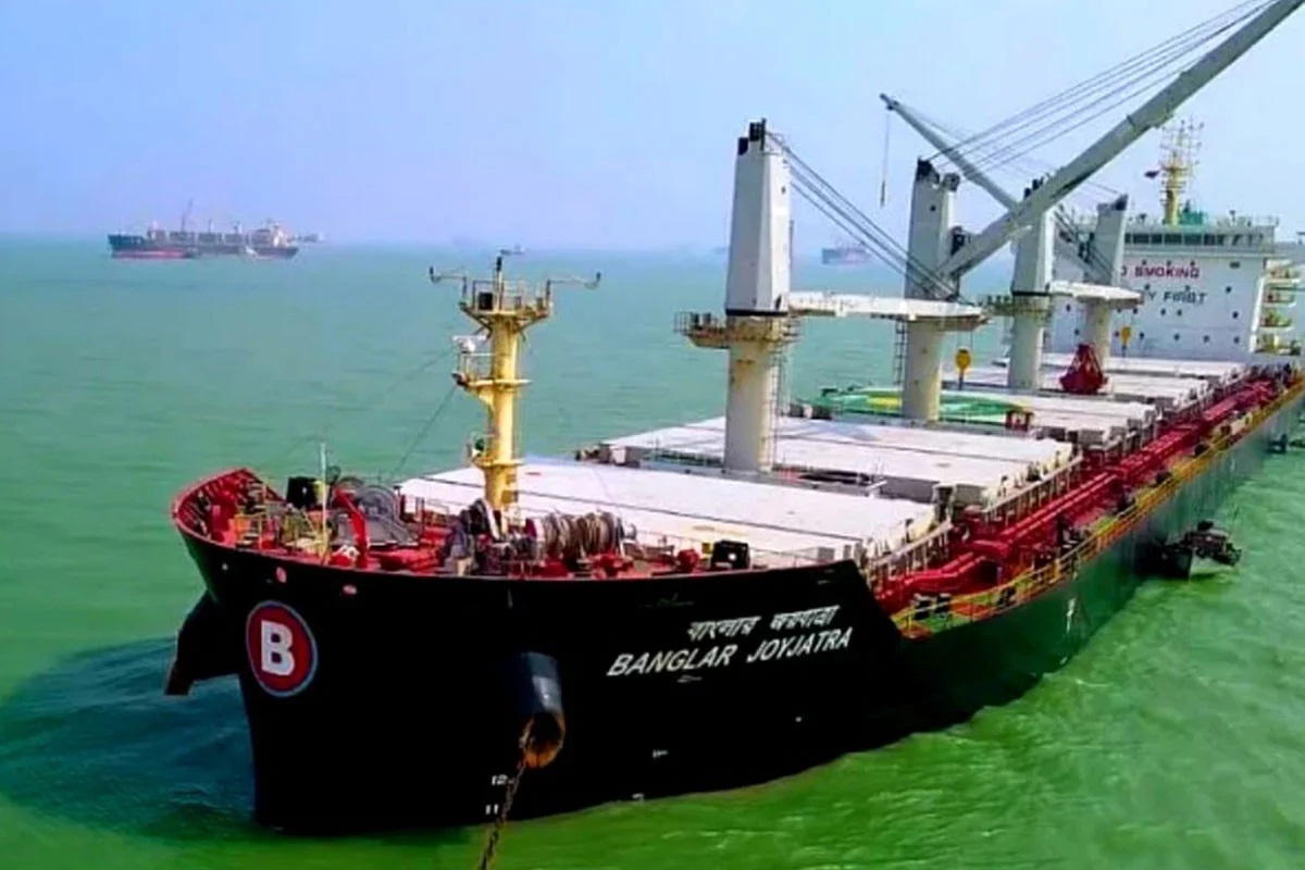 মজুত বাড়াতে আরও ৫ লাখ টন জ্বালানি তেল কিনছে সরকার