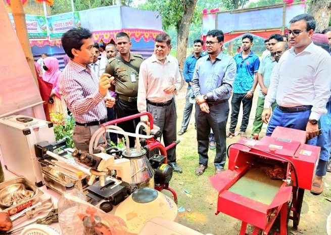 গোমস্তাপুরে লাগসই প্রযুক্তি বিষয়ক সেমিনার ও প্রদর্শনী অনুষ্ঠিত