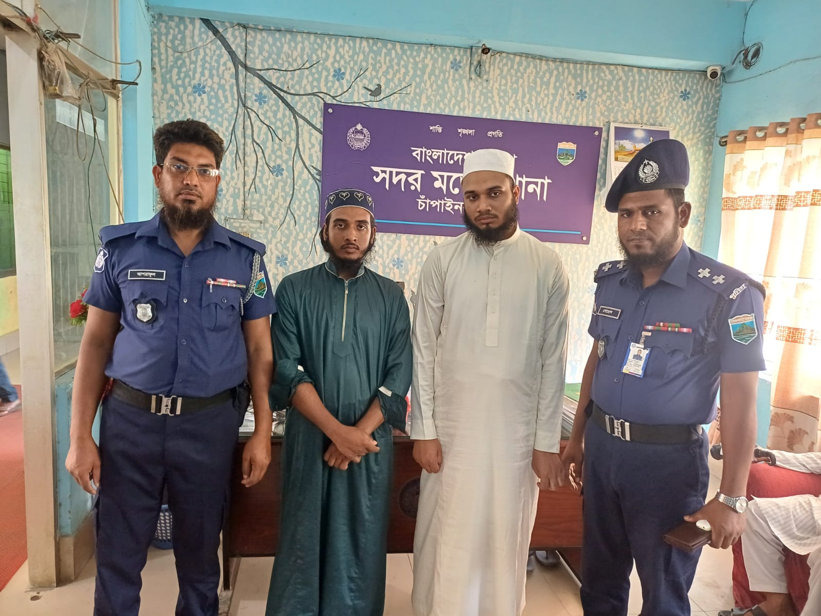 চাঁপাইনবাবগঞ্জে মাদ্রাসায় শিশু শিক্ষার্থীকে অমানুষিক নির্যাতন; ২ শিক্ষক গ্রেপ্তার