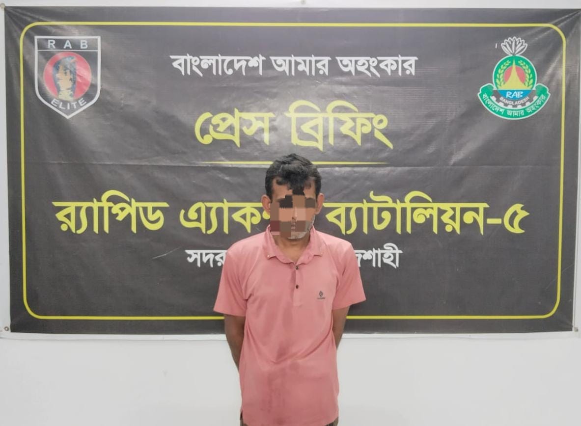 চাঁপাইনবাবগঞ্জ থেকে ঢাকাগামী বাসে তল্লাশি চালিয়ে ফেন্সিডিলসহ ১ জন গ্রেপ্তার