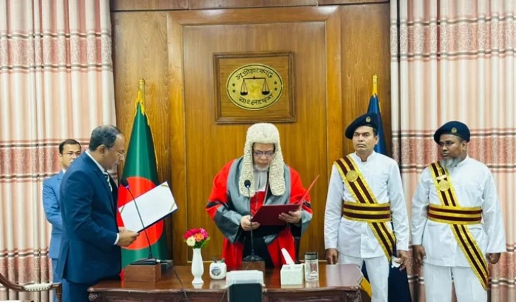 পিএসসির চেয়ারম্যান হিসেবে ড. নাজমুজ্জামানের শপথ গ্রহণ