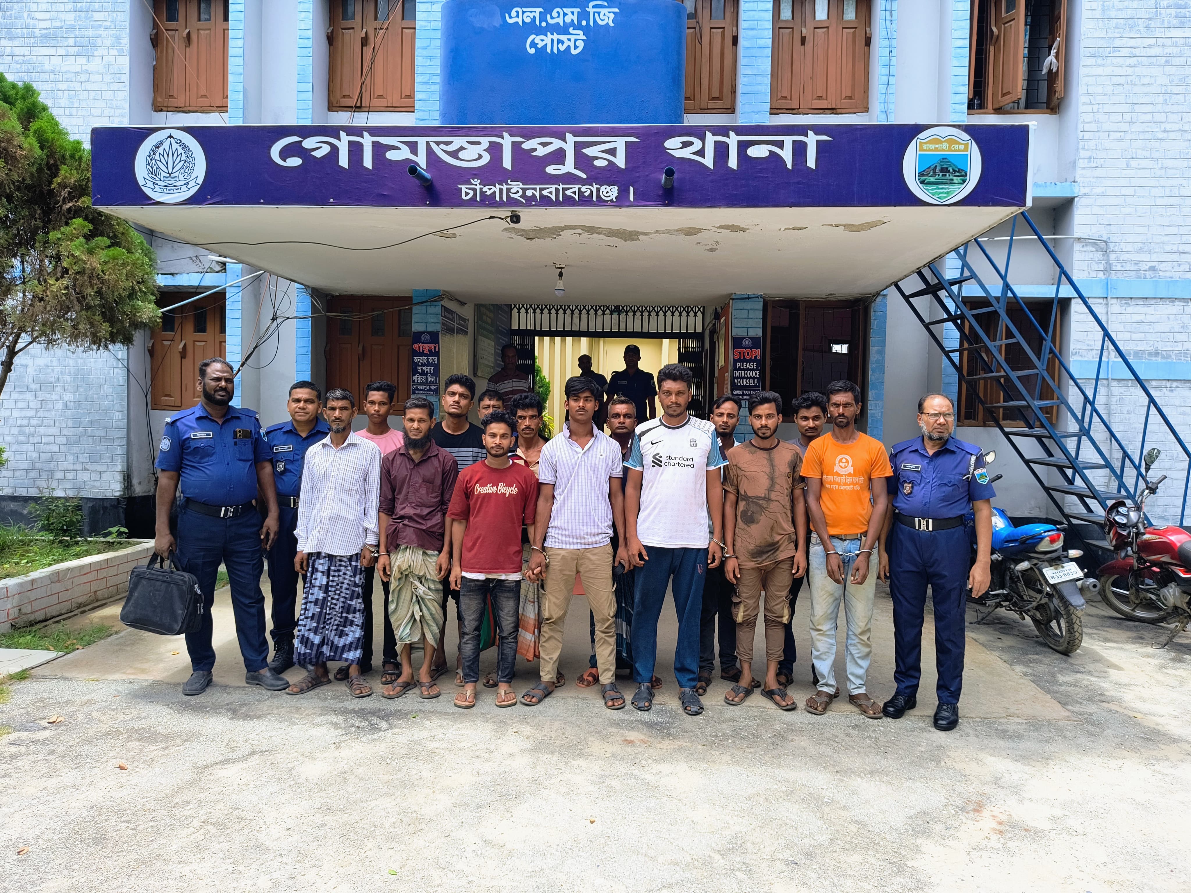 গোমস্তাপুরে মাদকদ্রব্যসহ বিভিন্ন মামলার ১৩ আসামি আটক