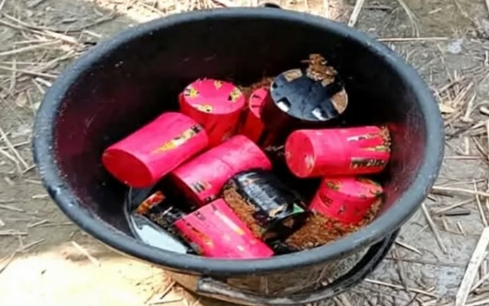 বিজিবি-পুলিশের যৌথ অভিযানে ১৯ ককটেল উদ্ধার