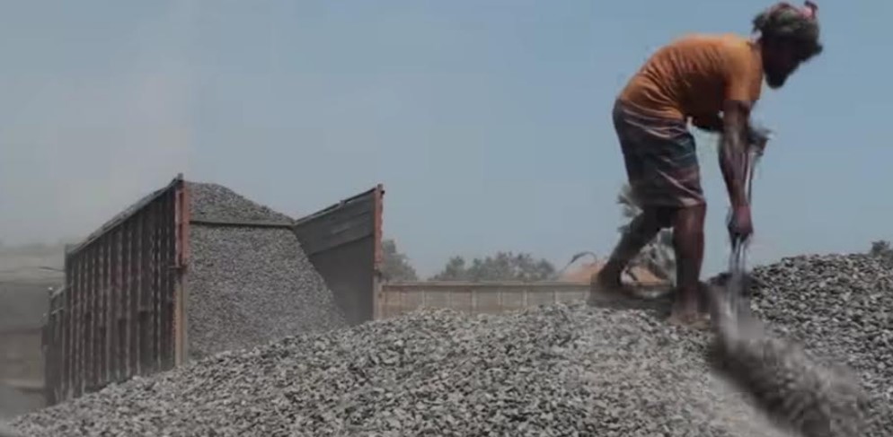 সোনামসজিদ বন্দর দিয়ে ১৮ দিন পর আবারও ভারতীয় পাথর আমদানি শুরু