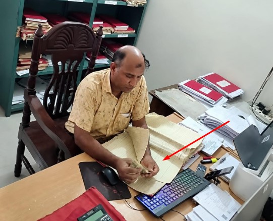 ভোলাহাটে তহসিলদারের বিরুদ্ধে ঘুষ নেওয়ার অভিযোগ