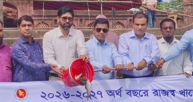 শিবগঞ্জে রাজস্ব খাতের অর্থায়নে ৩৮৫ কেজি পোনা মাছ অবমুক্ত