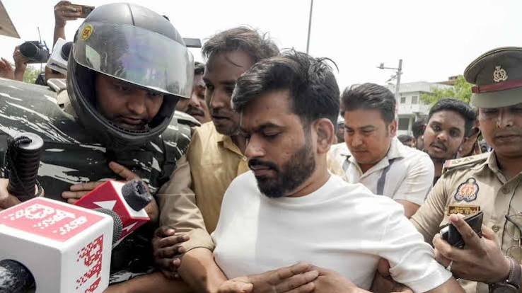 ককরোচ পার্টির প্রতিষ্ঠাতা অভিজিত দিপকে আটক