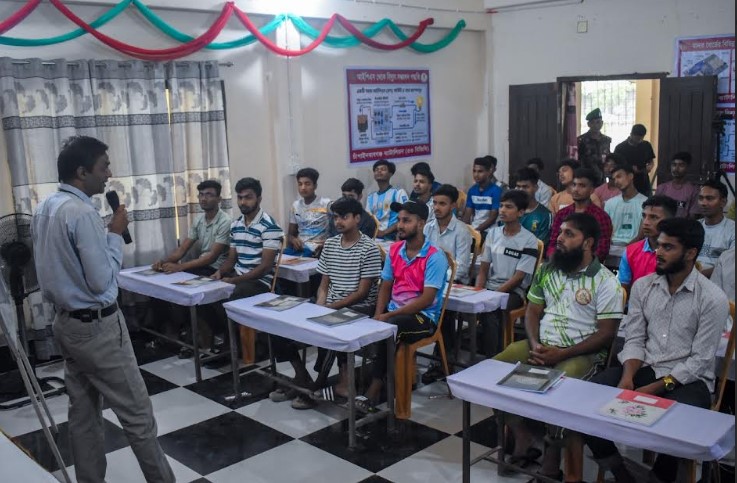 বেকার যুবকদের আত্মকর্মসংস্থানের লক্ষ্যে ৬ সপ্তাহব্যাপী প্রশিক্ষণ কর্মসূচির উদ্বোধন