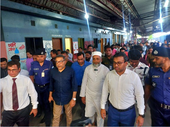 রহনপুর রেলস্টেশন পরিদর্শন করলেন রেলসচিব