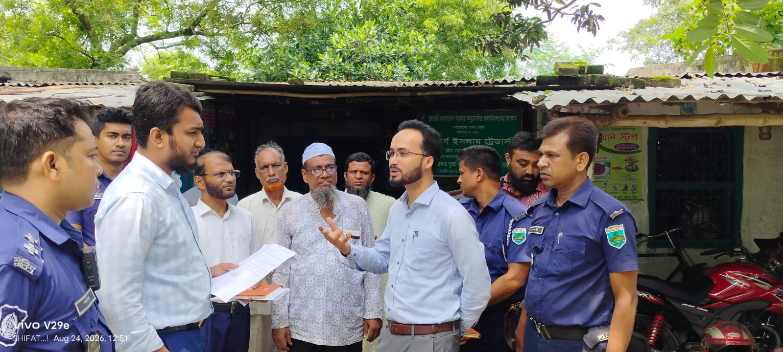 চাঁপাইনবাবগঞ্জে অতিরিক্ত মূল্যে সার বিক্রি: ডিলারের অর্থদন্ড, ৪১০ বস্তা সার উদ্ধার