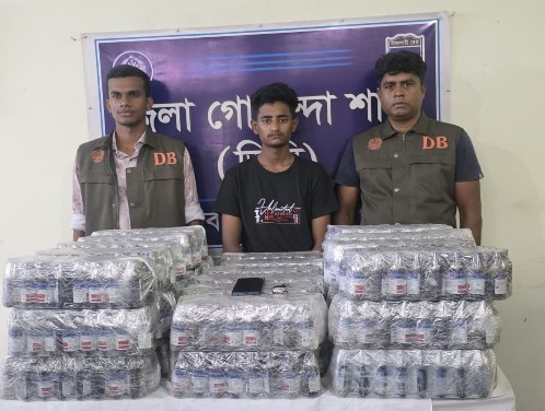 চাঁপাইনবাবগঞ্জে প্রাইভেটকারে পাচারের সময় এস্কাফ সিরাপসহ একজন গ্রেপ্তার