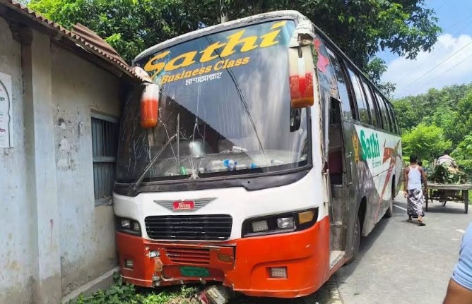ভোলাহাটে সড়ক দুর্ঘটনায় মোটরসাইকেল চালক নিহত