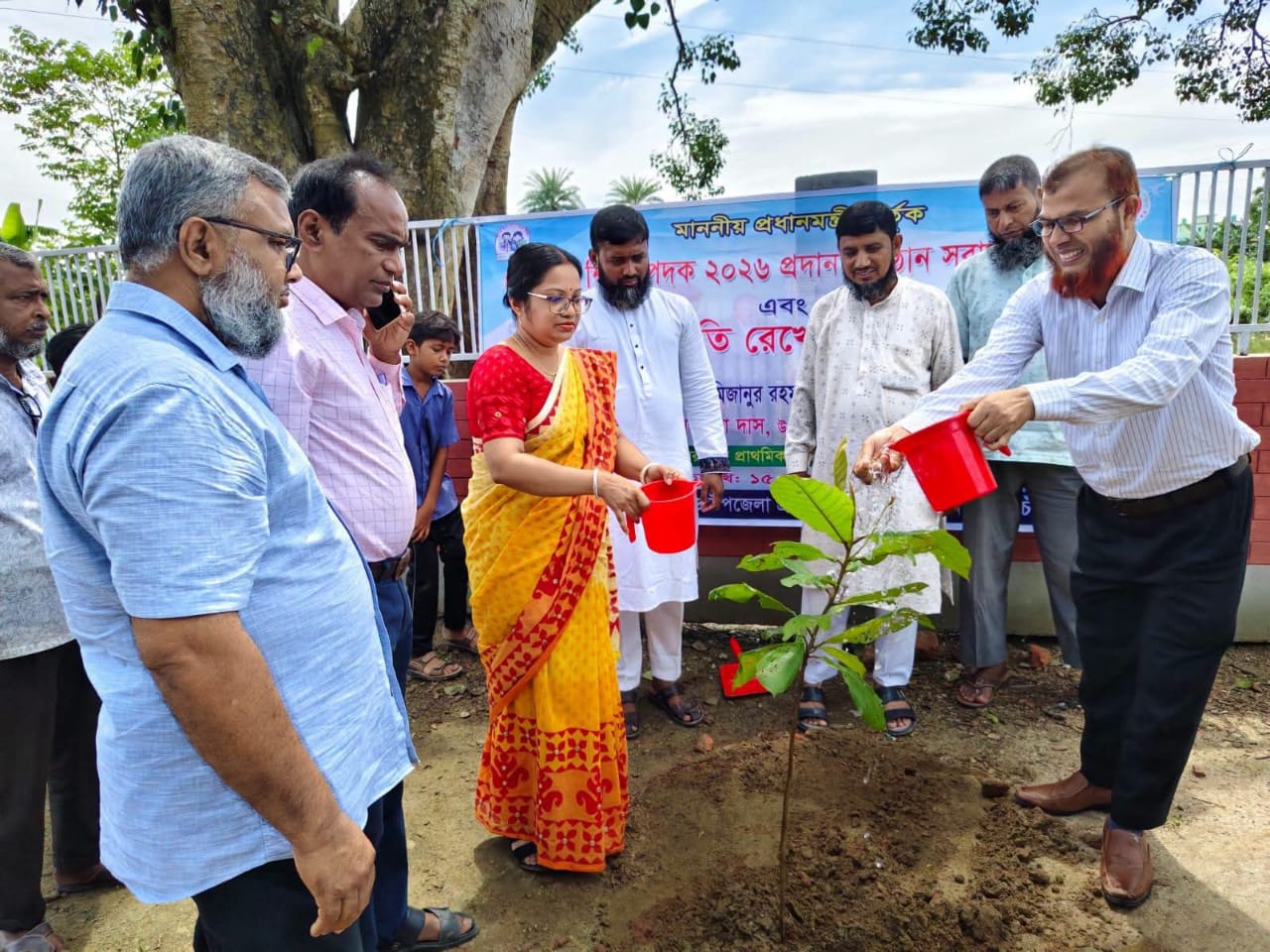 নাচোলে প্রাথমিক শিক্ষা পদক ও বৃক্ষরোপণ কর্মসূচি অনুষ্ঠিত