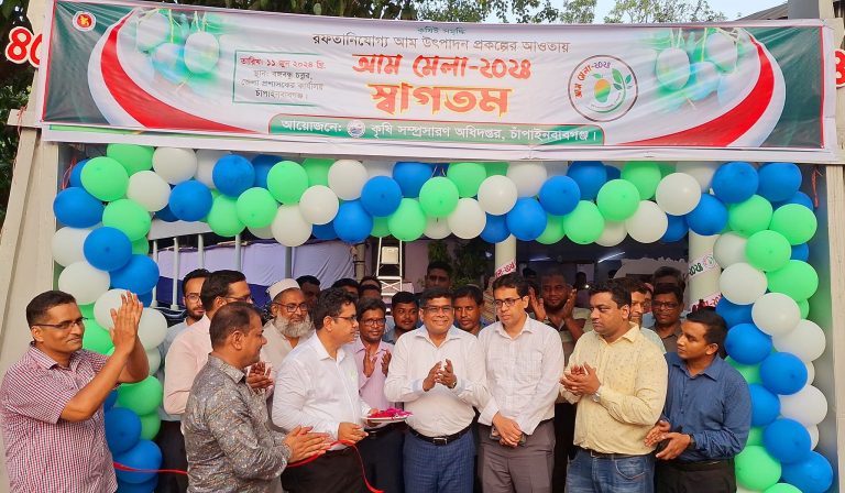 চাঁপাইনবাবগঞ্জে ২২৭ জাতের আম নিয়ে আম মেলা