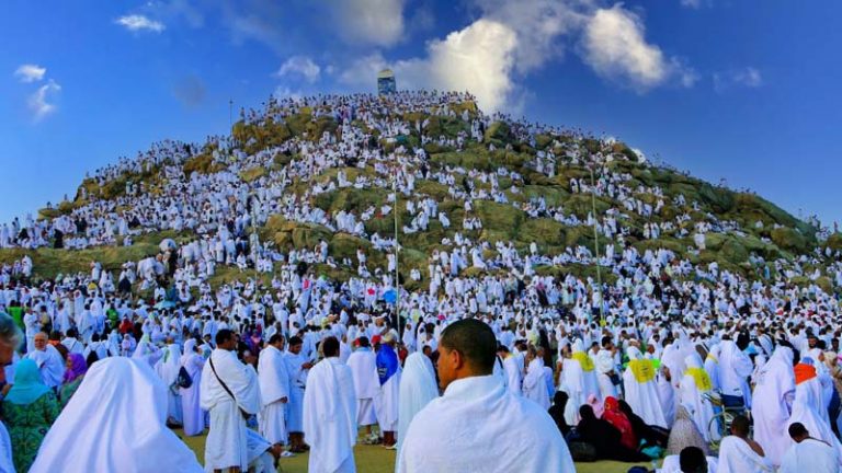 ১৫ লক্ষাধিক হাজির কণ্ঠে লাব্বাইক ধ্বনিতে মুখরিত আরাফাত