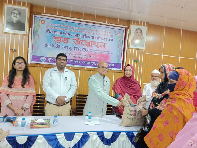 গোমস্তাপুরে আমন ধানের বীজ পাচ্ছেন ১৬০০ জন কৃষক