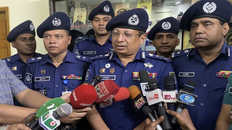 ঈদযাত্রায় মহাসড়কে ফিটনেসবিহীন গাড়ি চালালেই ব্যবস্থা-প্রতিটি স্টেশনে গোয়েন্দা নজরদারি